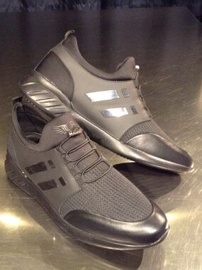 VT Kix Air Glide Men's Size 12 Dress Sneakers Sleek Athletic Shoes Hands Free